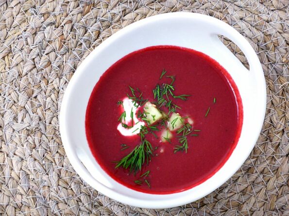 Rote Beete Suppe mit Gurkeneinlage - meat meets me