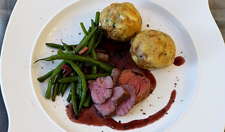 Wildschweinfilet mit Semmelknödel