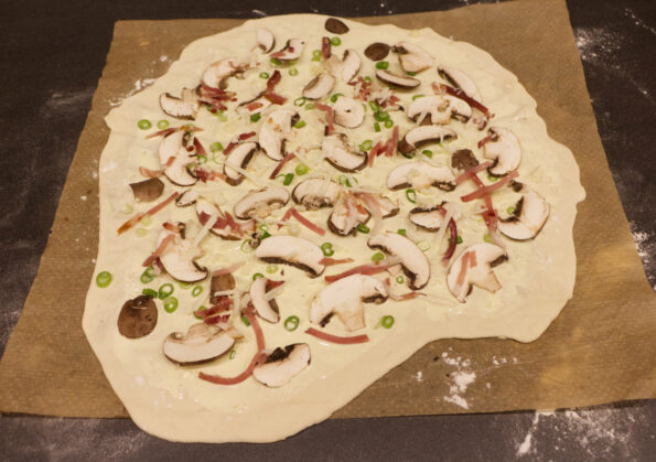 Flammkuchen belegen