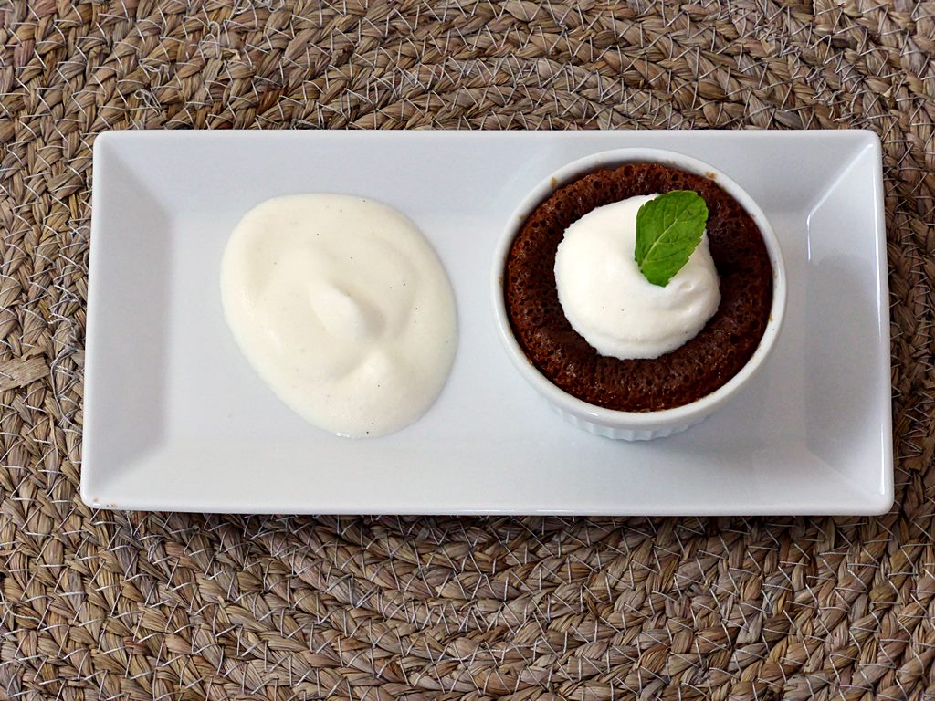 Schokosouffle mit Vanillesahne - meat meets me