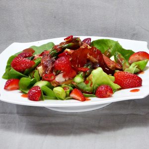 Sommersalat-mit-Erdbeerdressing