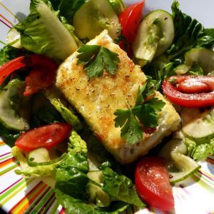 Salat-mit-knusprigem-Feta