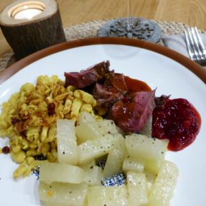 Rehrücken mit Kohlrabisticks