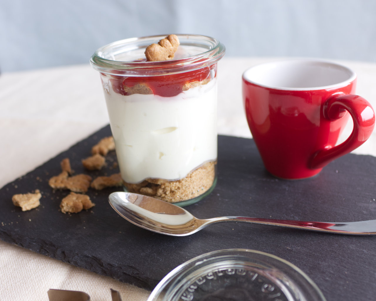 Schnelles Käsekuchen Dessert im Glas zum Vorbereiten