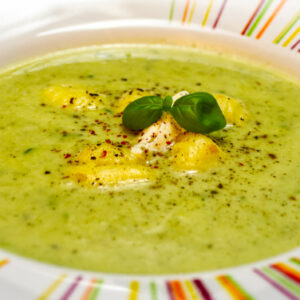 Zucchinisuppe mit Gnocchi