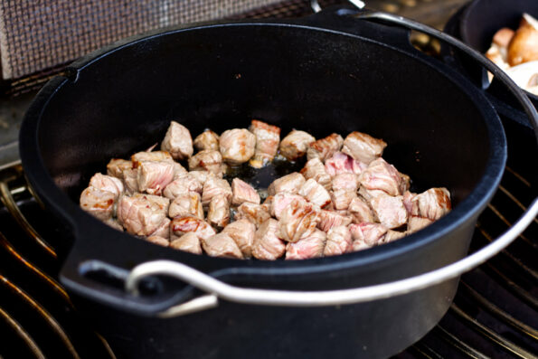 Gulasch Rindfleisch Dutch Oven