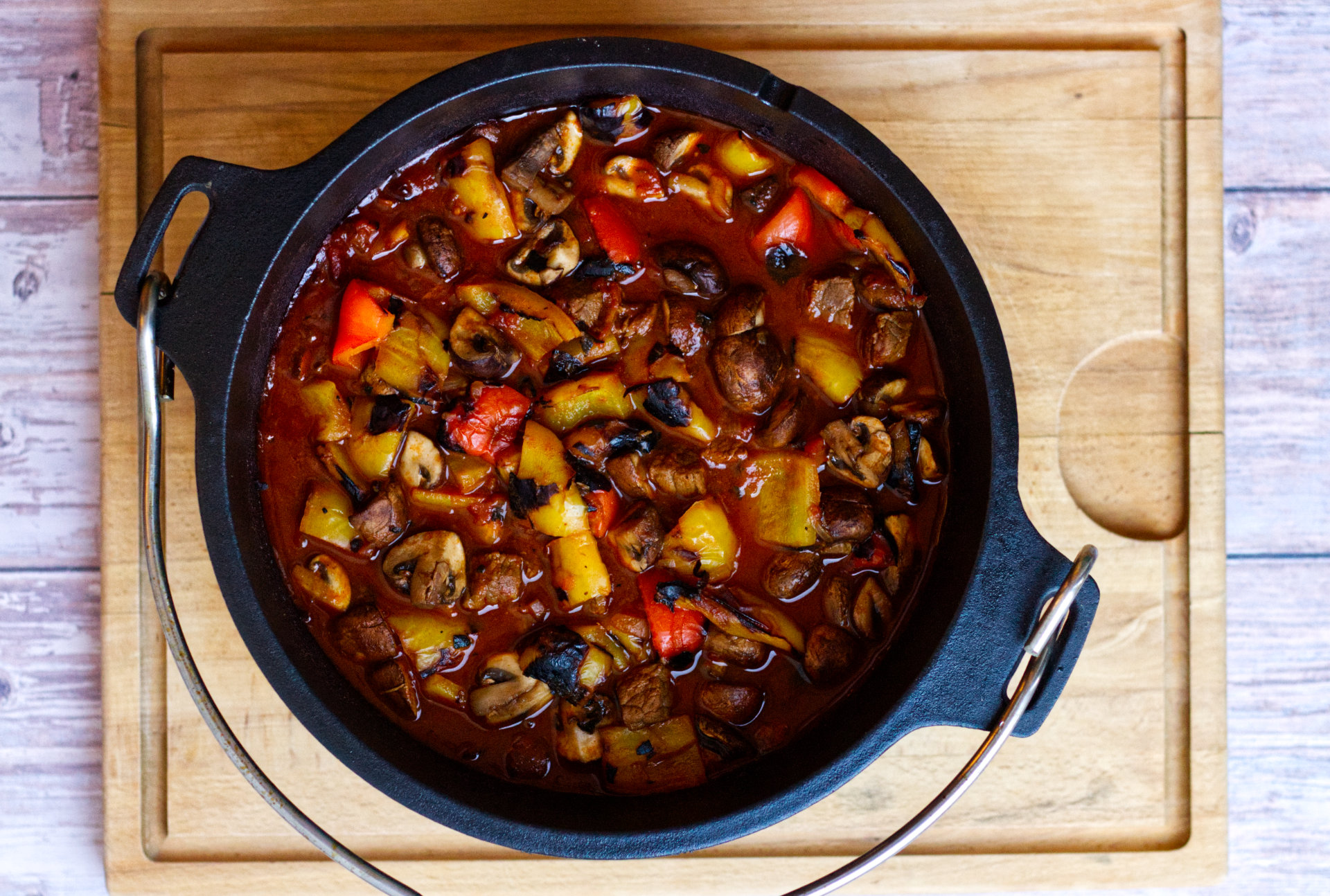 Rotwein-Gulasch mit Spätzle - meat meets me